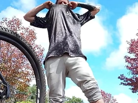 骑单车让我鸡儿梆硬 asian gym gay sexual connection videos